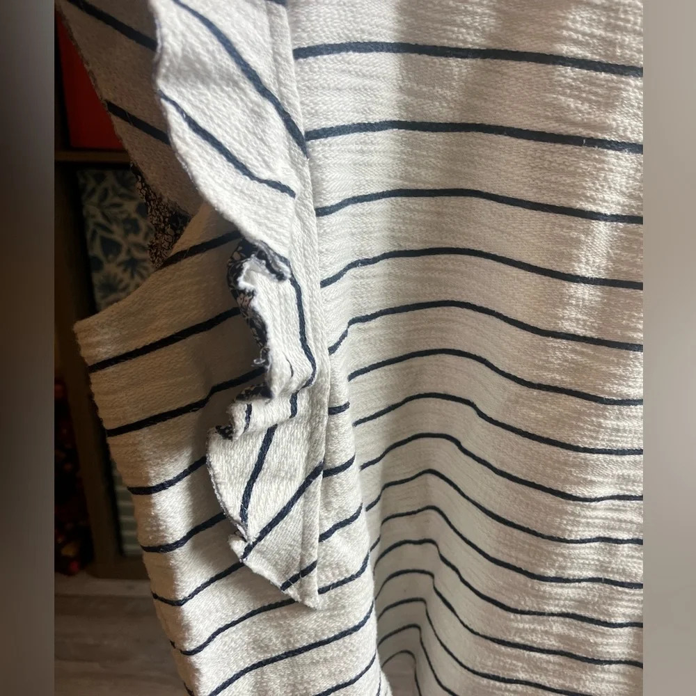 Anthropologie LIKE NEW ruffle sleeve top XS - Picture 3 of 11